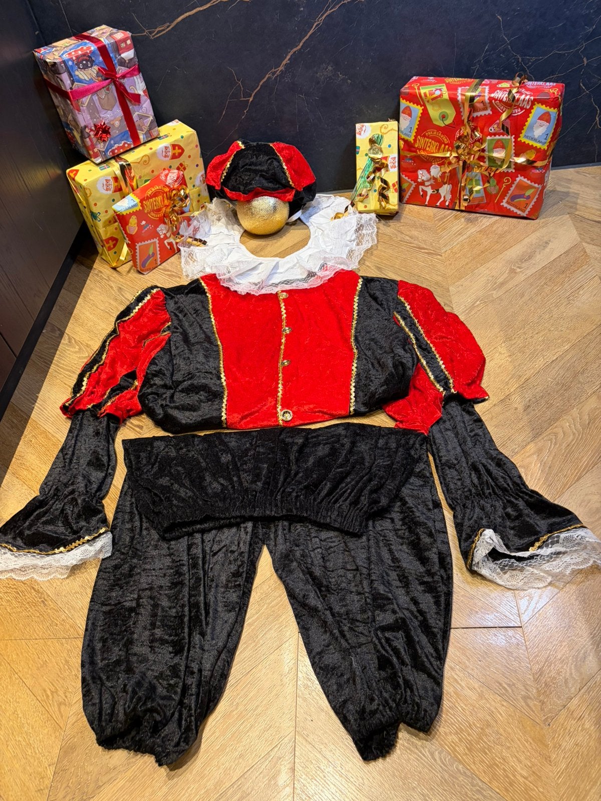 Pietenpak zwart rood xxl set sinterklaas zwarte piet, Ophalen of Verzenden, Nieuw