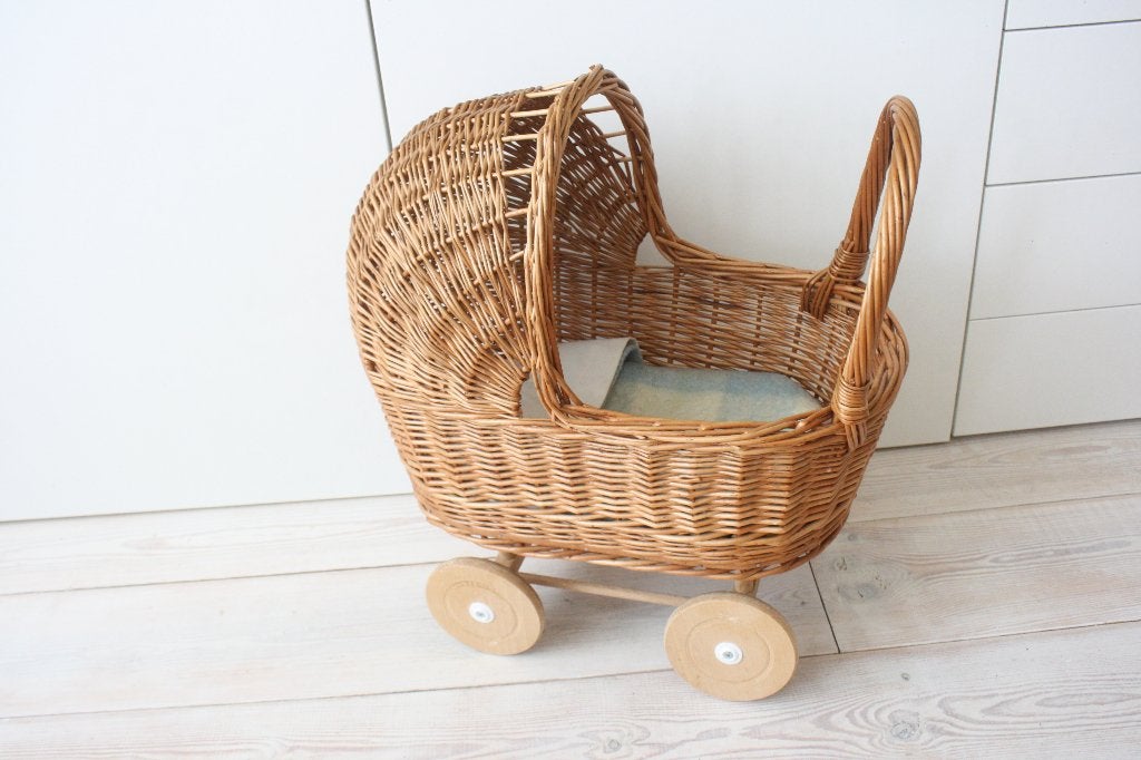 Rieten poppenwagen met nieuwe bekleding, Ophalen, Zo goed als nieuw, Overige typen
