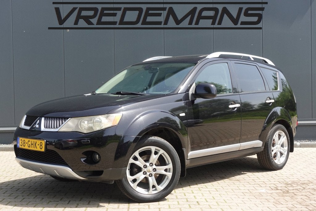 Mitsubishi Outlander 2.4 Instyle LEDER/NAVI/SCHUIF-KANTEL, Auto's, Mitsubishi, Automaat, Beige, 4 cilinders, 7 stoelen