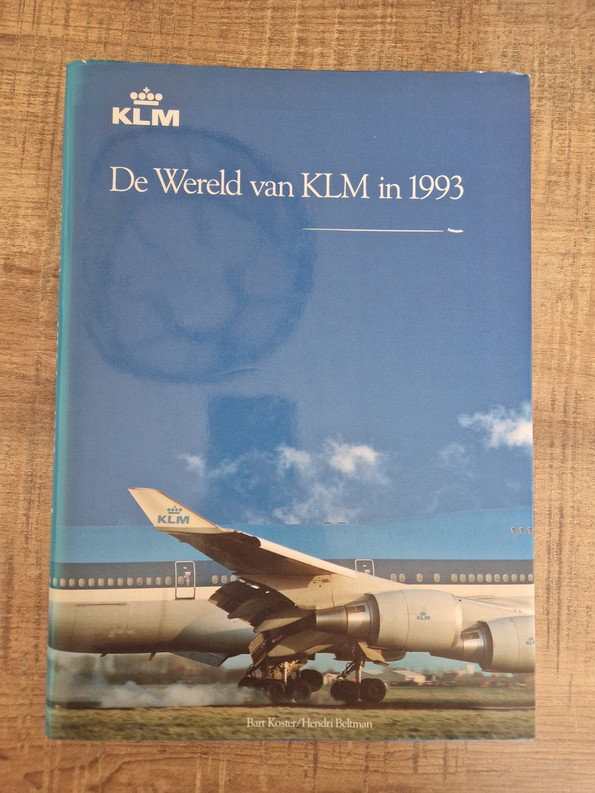 De Wereld van KLM in 1993 - Boek met lichte kaftschade, Boeken, Ophalen of Verzenden, Gelezen