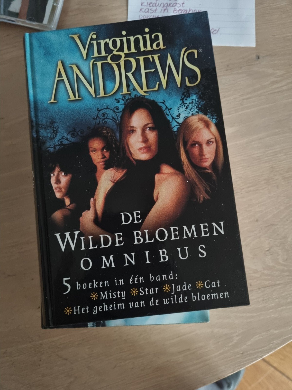 De Wilde Bloemen Omnibus - Virginia Andrews, Ophalen of Verzenden, Gelezen, Virginia Andrews, Nederland