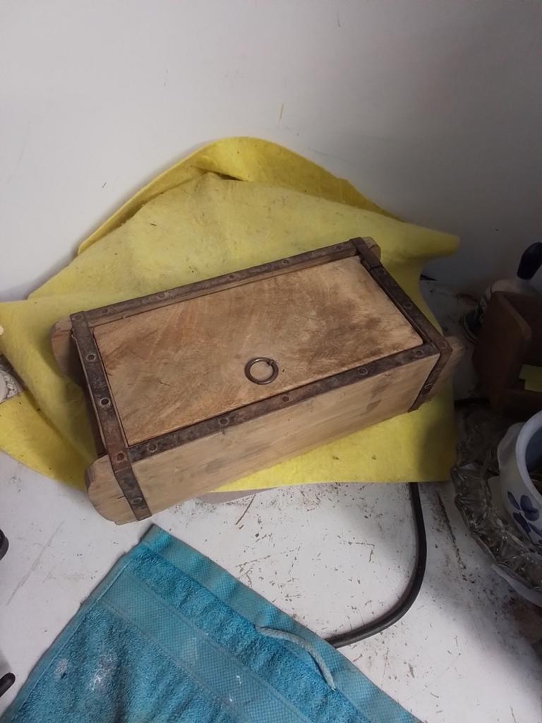 15173) mooie houten klepkistmet metalen afwerking, Ophalen of Verzenden