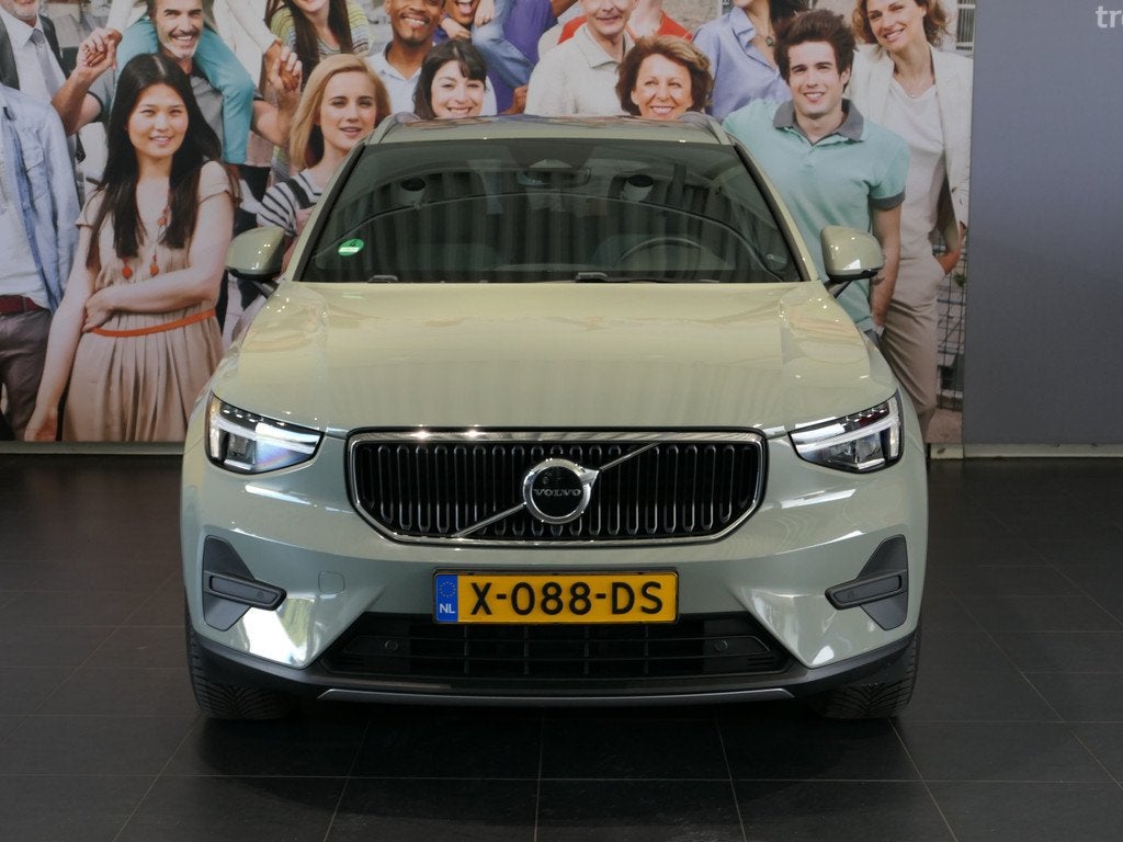Volvo XC40 2.0 B3 Core - Camera - Dodehoek - 18"LMV - Stuur, Auto's, Volvo, Gebruikt, 4 cilinders, 1969 cc, Origineel Nederlands
