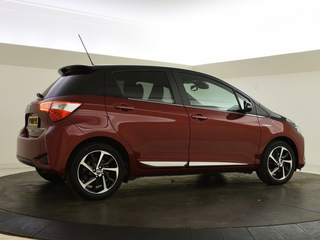 Toyota Yaris 1.5 Hybrid Executive Bi Tone | Panorama | Stoel, Auto's, Automaat, 1497 cc, Gebruikt, Euro 6