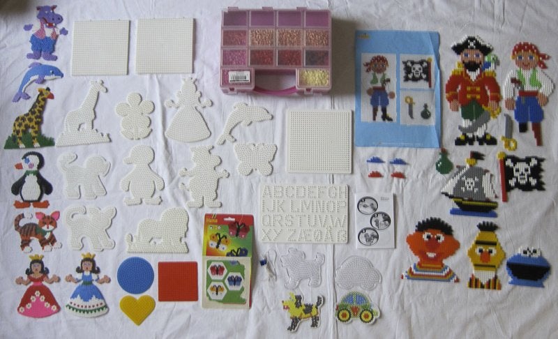 Hama strijkkralen grondplaten + kralen + voorbeelden + Ikea, Kinderen en Baby's, Speelgoed | Educatief en Creatief, Zo goed als nieuw