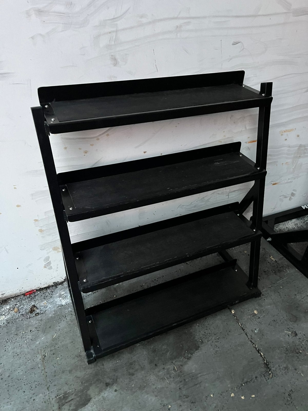 Rek voor kettlebells 4 lagen kettlebell rack, Ophalen, Gebruikt, Rek, Zwart