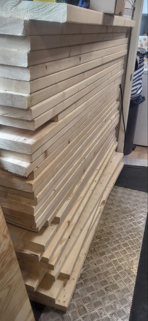 45 grenen traptreden (145x25x4cm) - eenmalig gebruikt, 25 tot 50 mm, Grenen, Overige typen, Ophalen of Verzenden