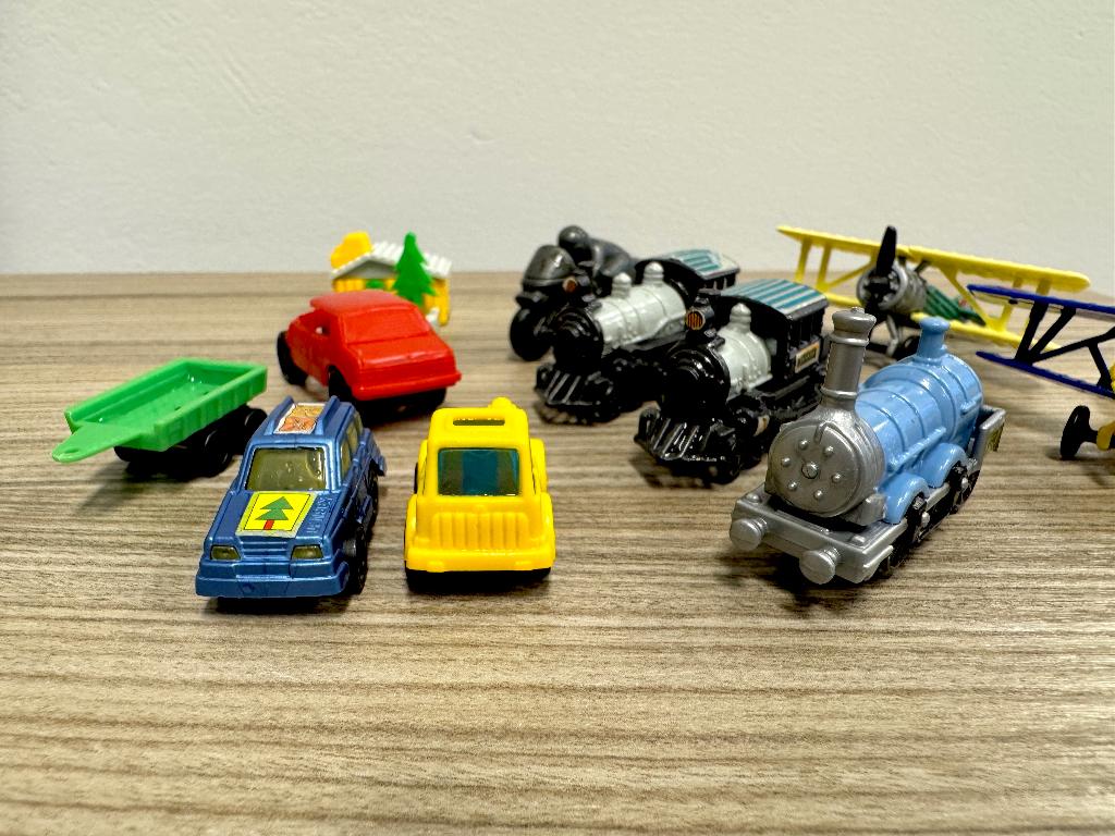 Kindersurprise Auto’s Treintjes & vliegtuigen, Verzamelen, Ophalen of Verzenden, Zo goed als nieuw, Hardplasticfiguren