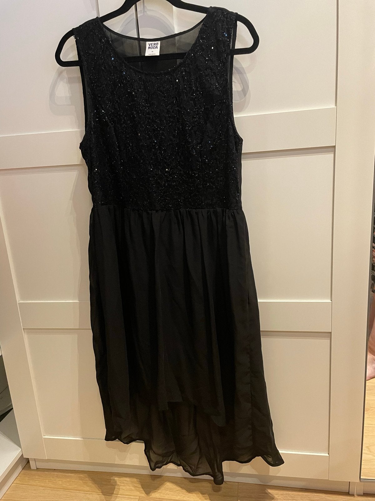 Vero Moda Zwarte Jurk met Pailletten - Maat 40, Kleding | Dames, Maat 38/40 (M), Zwart, Ophalen of Verzenden, Zo goed als nieuw