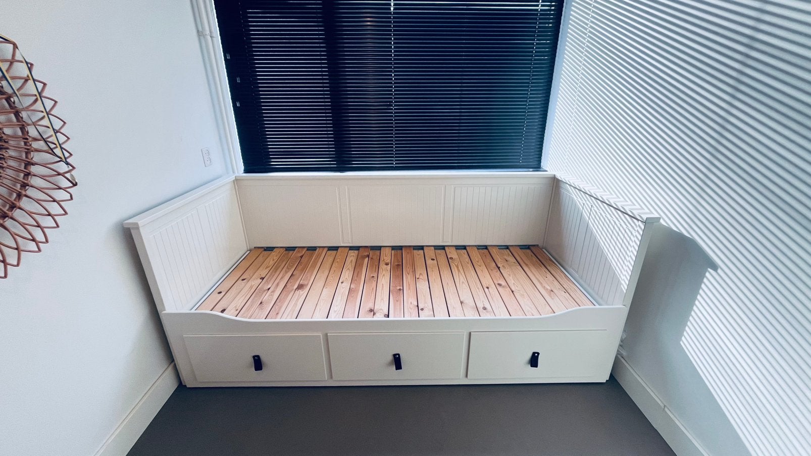 Ikea Hemnes bedbank, wit, zeer goede staat, Huis en Inrichting, Ophalen, Gebruikt, Wit, Tweepersoons
