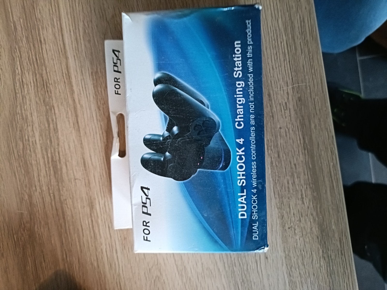 DualShock 4 Oplaadstation voor PS4 Controllers, Verzenden, Gebruikt, Voeding, Oplader of Kabel, PlayStation 4