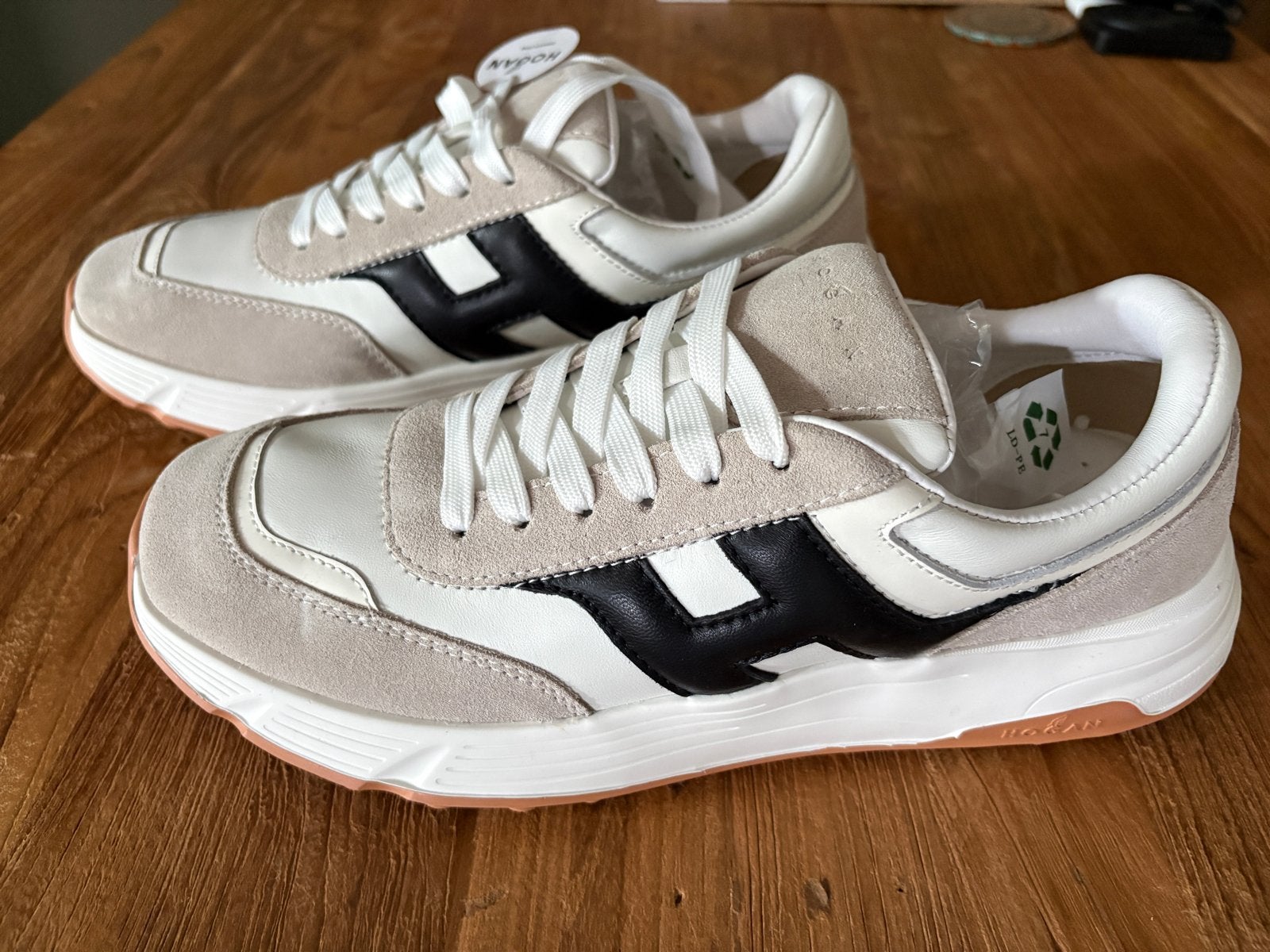 Hogan Sneakers - Nieuw maat 43, Ophalen, Beige, Nieuw, Sneakers of Gympen