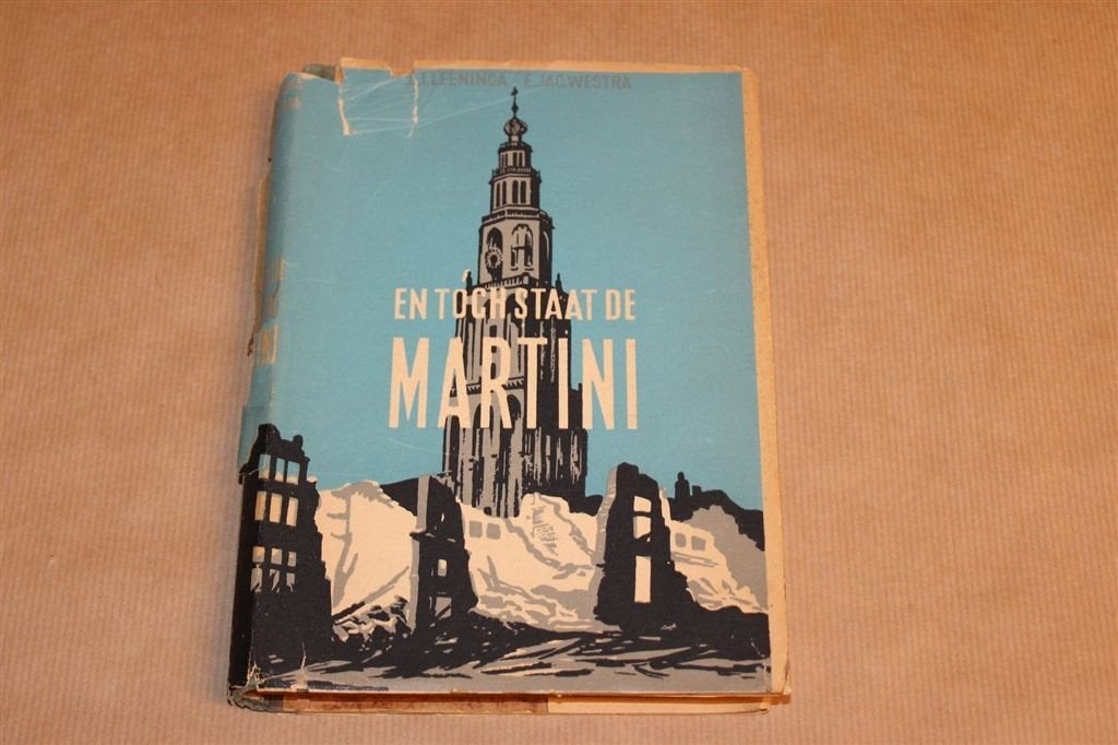 En tóch Staat de Martini — Groningen in de Oorlog [1945], Ophalen of Verzenden, Gelezen