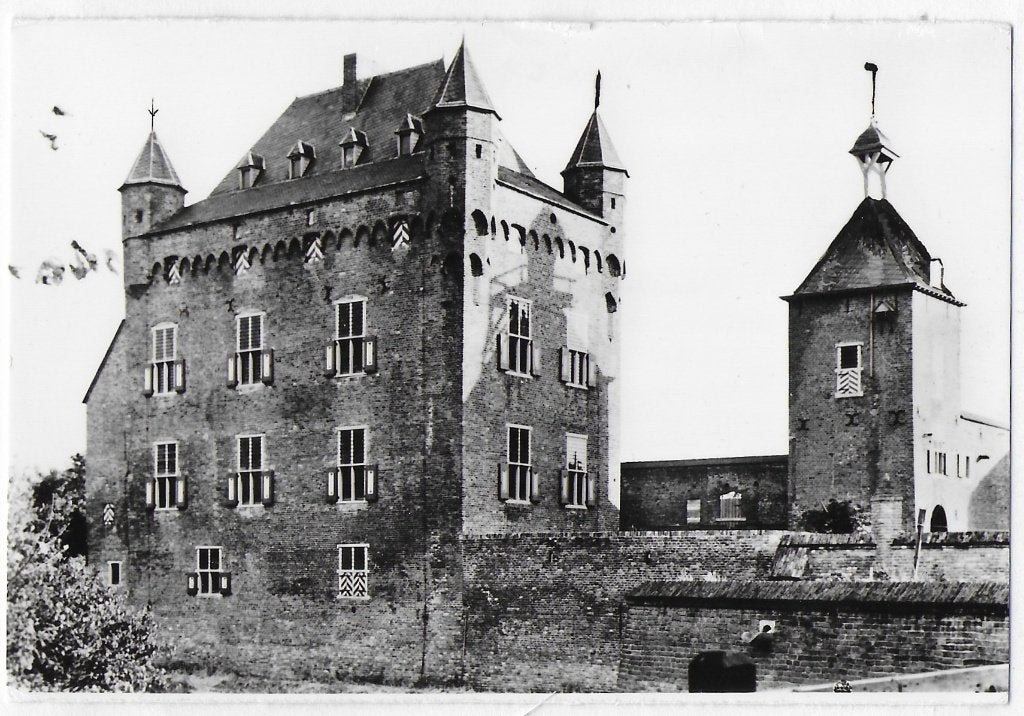 Doorwerth Kasteel ongelopen Ansichtkaart ( B3154 ), Ophalen of Verzenden, 1940 tot 1960, Gelopen
