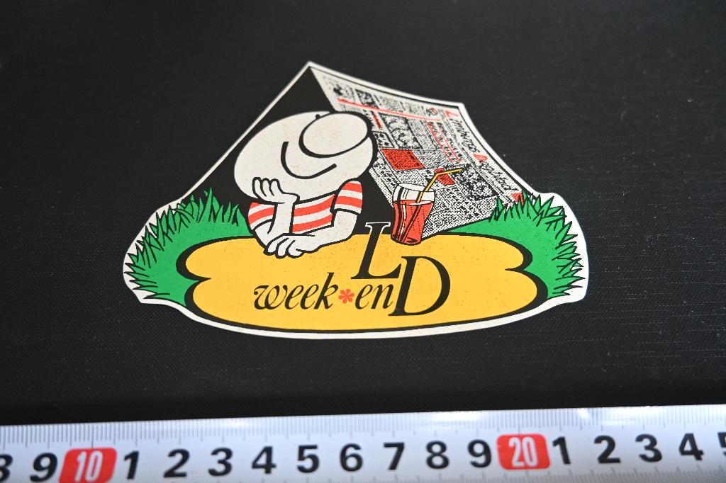 sticker Limburgs Dagblad  Week end   strip, Verzamelen, Ophalen, Zo goed als nieuw