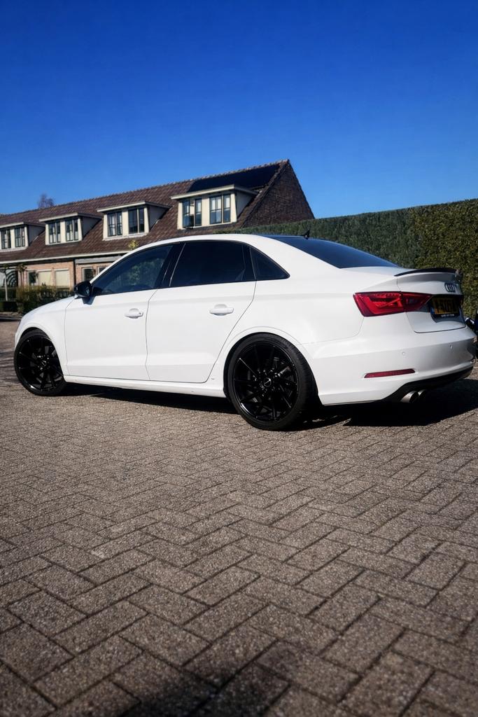 Audi A3 Limousine 1.8 TFSI S tronic 240PK | Nieuwe APK, Stof, 4 cilinders, Wit, 1600 kg