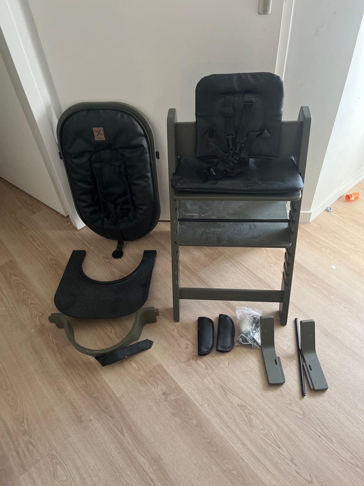 Kidsmill Meegroeistoel + Newborn Set + Eetset (Gebruikt), Kinderen en Baby's, Ophalen, Gebruikt, Meegroeistoel, Afneembaar eetblad