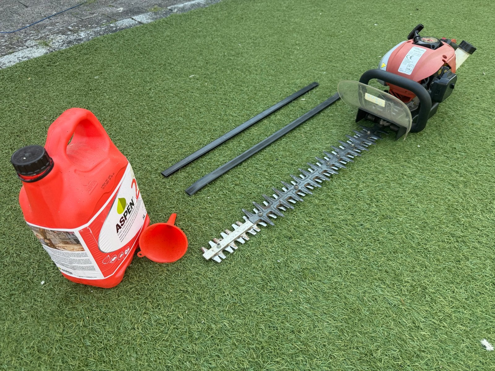 IKRA Mogatec BHSN 602 Heggenschaar op Benzine, Tuin en Terras, Ophalen, Gebruikt, Benzine