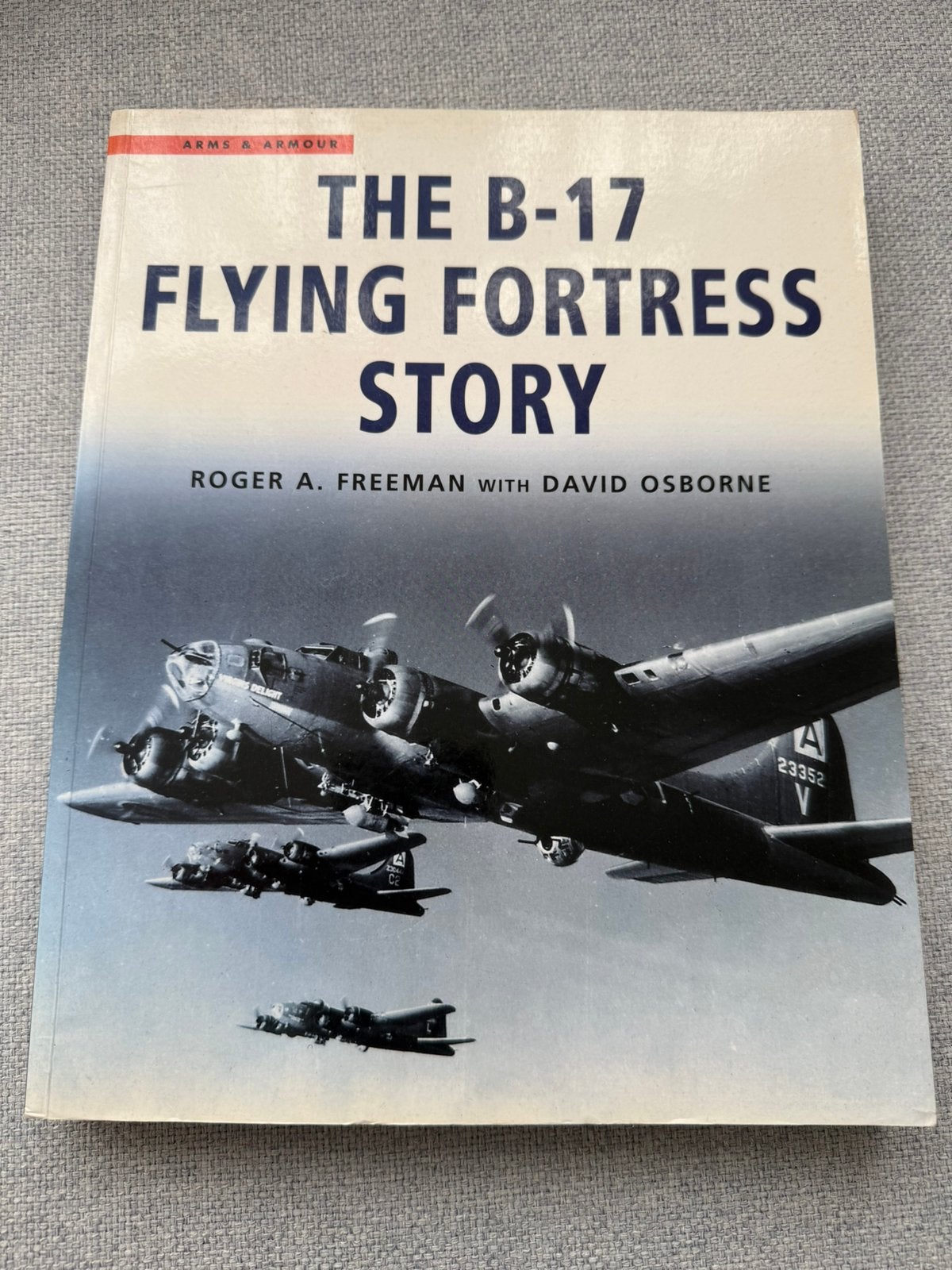The B-17 Flying Fortress Story, Ophalen of Verzenden, Tweede Wereldoorlog, Zo goed als nieuw, Luchtmacht