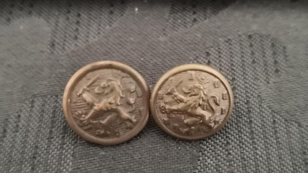 2 oude knopen NL, Verzamelen, Militaria | Algemeen, Verzenden, Landmacht, Nederland, Kleding of Schoenen