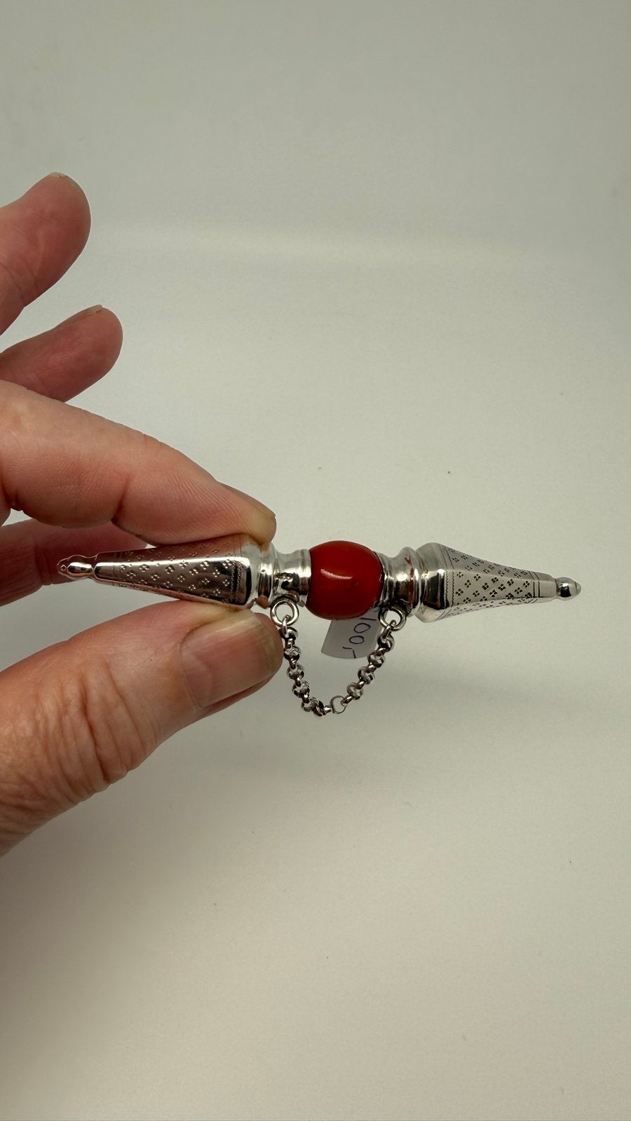 Antieke Zilveren Broche met Grote Bloedkoraal en Kettinkje, Verzenden, Zilver, Broche, Met edelsteen