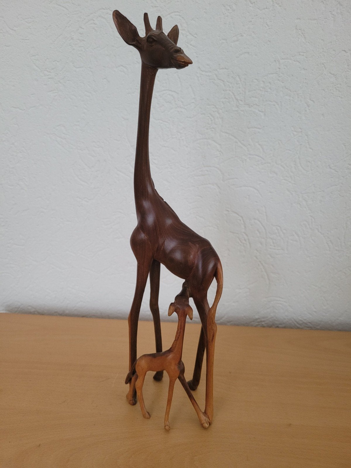 Houten giraffe met kalf beeld Afrikaanse kunst, Antiek en Kunst, Kunst | Beelden en Houtsnijwerken, Houtsnijwerk, Ophalen of Verzenden