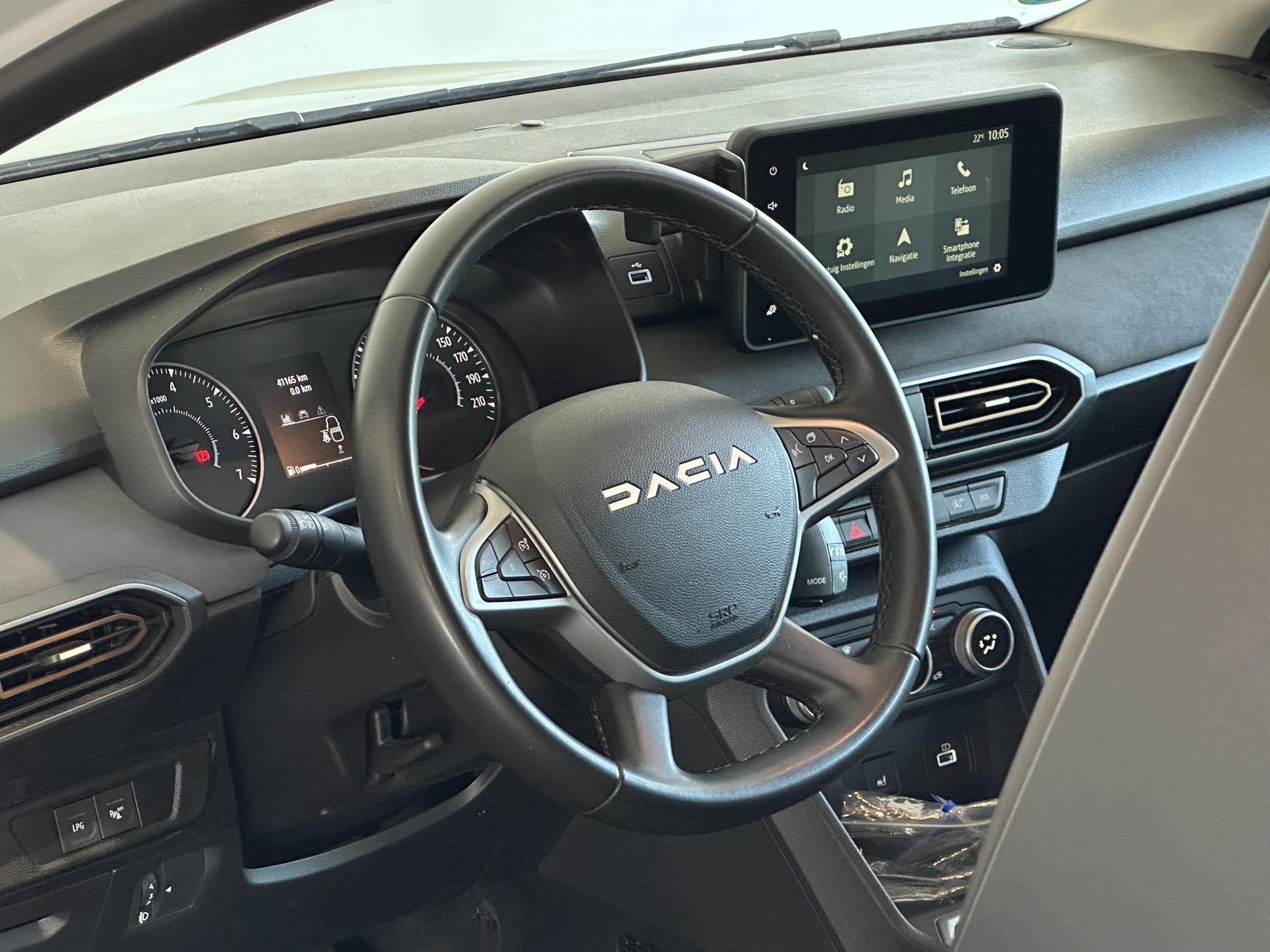 Dacia Sandero Stepway 1.0 TCe 100 ECO-G Extreme TREKHAAK | A, Auto's, Gebruikt, Met garantie (alle), 610 kg, Wit