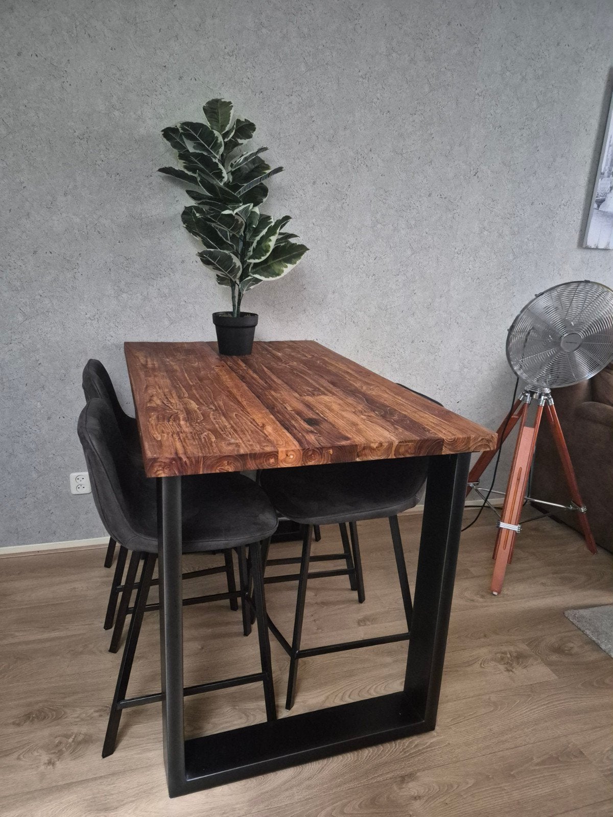 Pronto Romaro eettafel met 4 zeer stevig gelaste barkrukken, Ophalen
