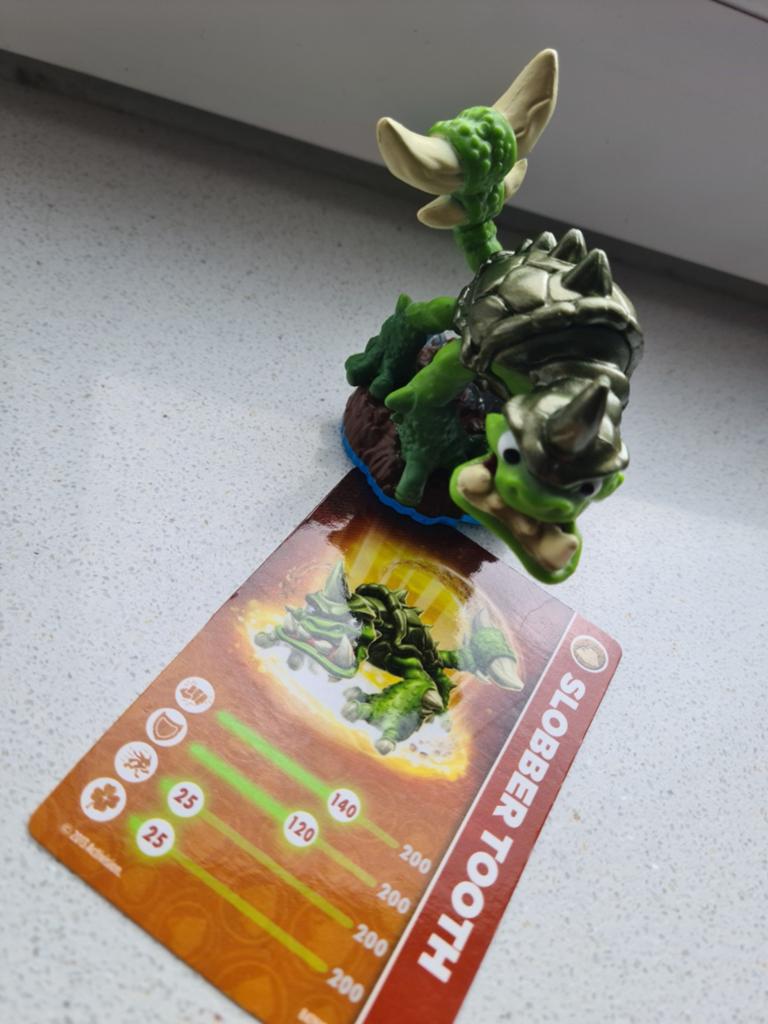Skylanders Slobber Tooth figuur met kaart, Ophalen of Verzenden