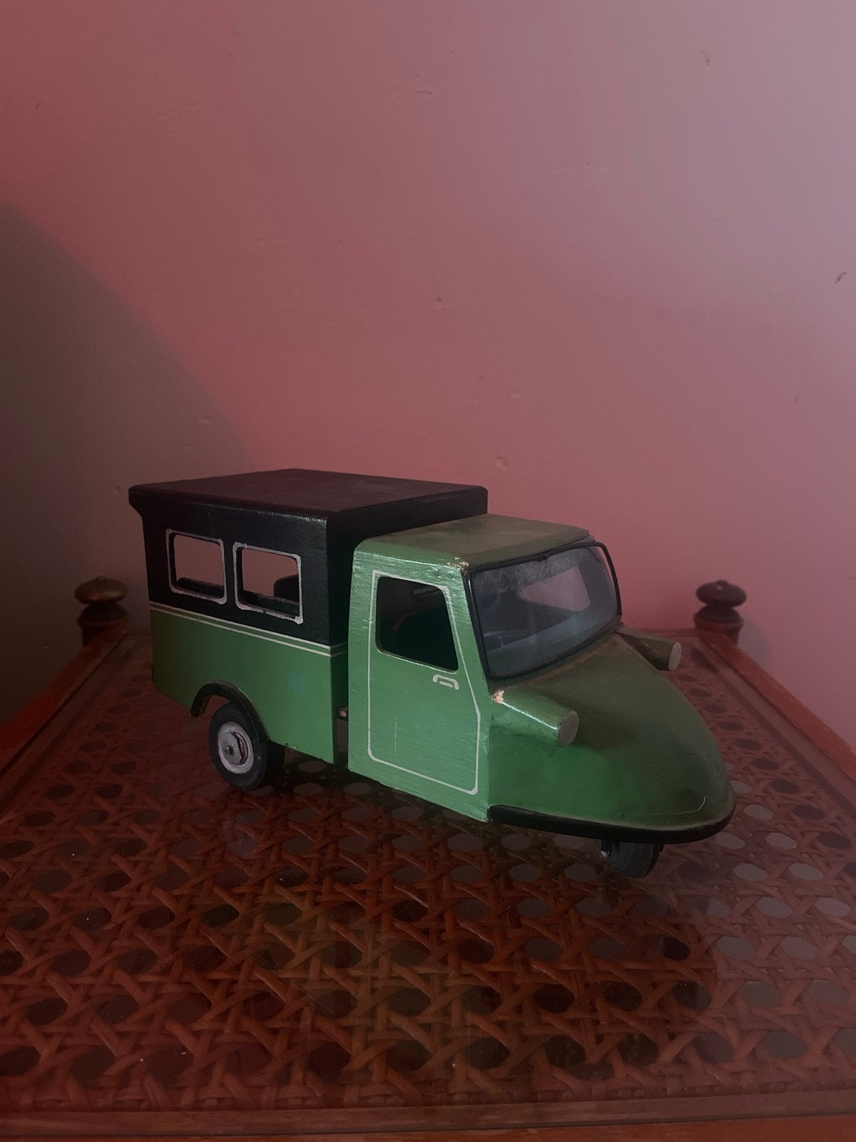 Handgemaakte Indonesische miniatuur tuktuks/vrachtwagens, Overige merken, Gebruikt, 1:50 of kleiner, Overige typen