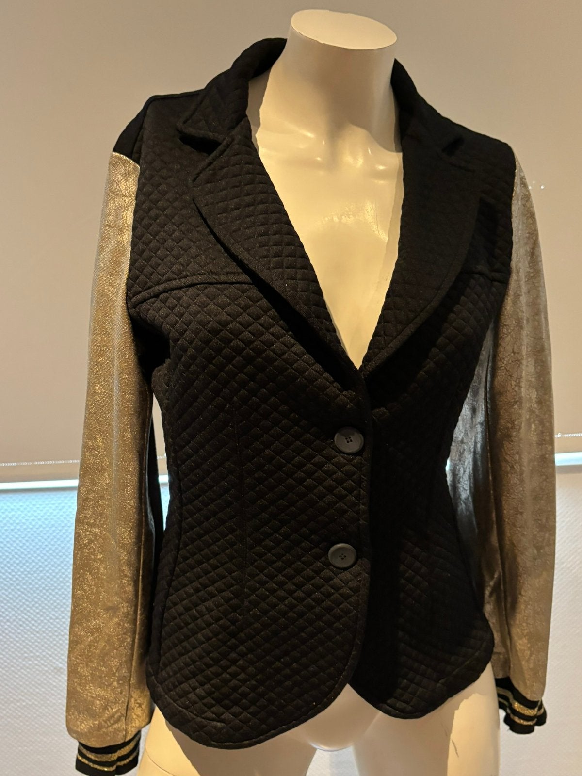 Rinascimento jasje met licht goudkleurige mouwen maat m ., Maat 38/40 (M), Zwart, Ophalen of Verzenden, Zo goed als nieuw