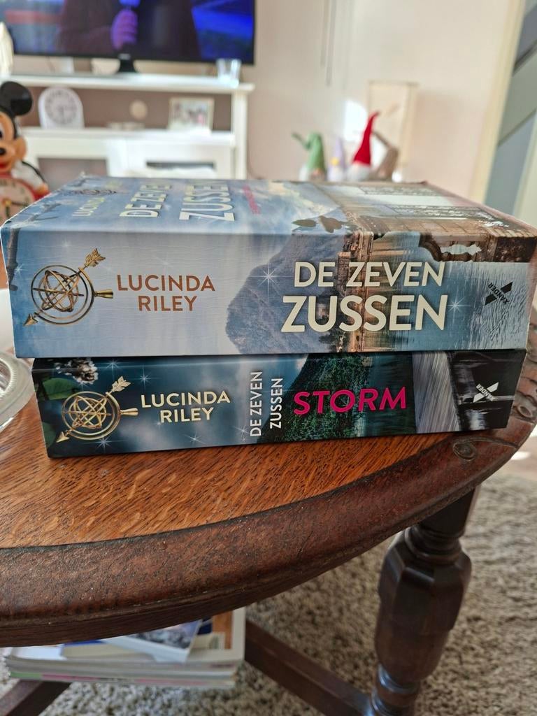 Lucinda Riley....de zeven zussen en storm, Ophalen, Zo goed als nieuw