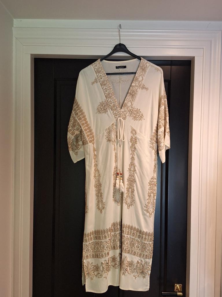 Ciao Milano Kaftan Jurk met Gouden Borduurwerk Maat L, Beige, Maat 42/44 (L), Ophalen of Verzenden, Zo goed als nieuw