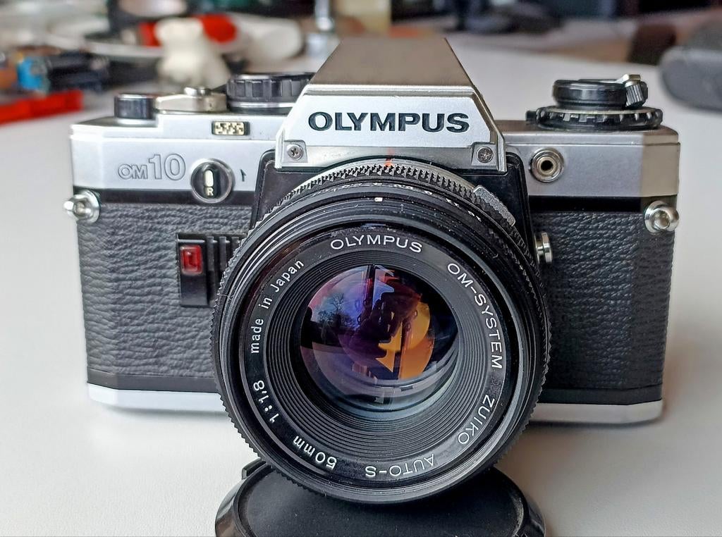 Olympus OM10 SLR camera met lens en flitser, Ophalen