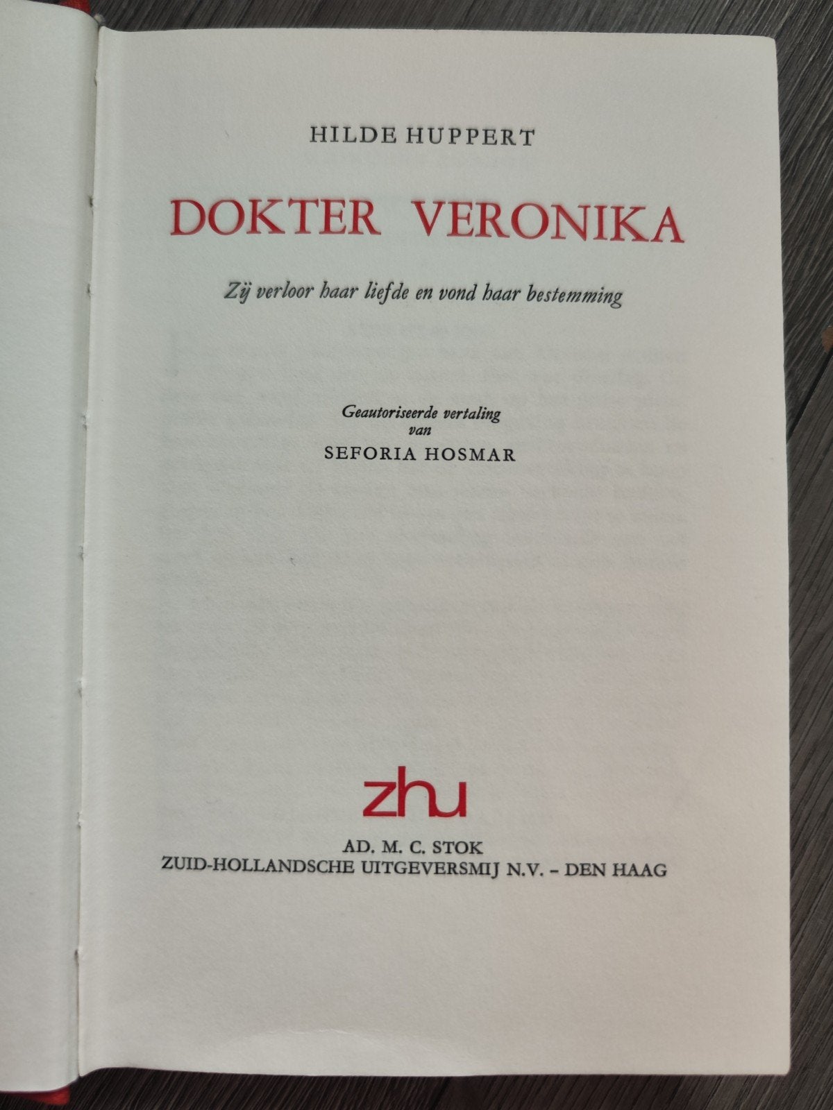 Dokter Veronika – Hilde Huppert | Oude Doktersroman, Boeken, Ophalen of Verzenden, Gelezen