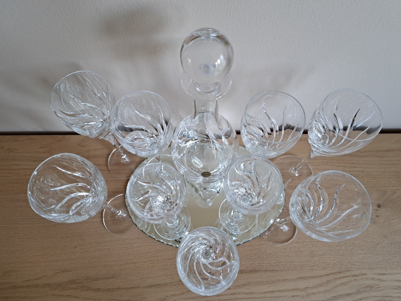 Mooie set met karaf en glazen en een onder plateau.
Modellen, Antiek en Kunst, Antiek | Glas en Kristal, Ophalen of Verzenden