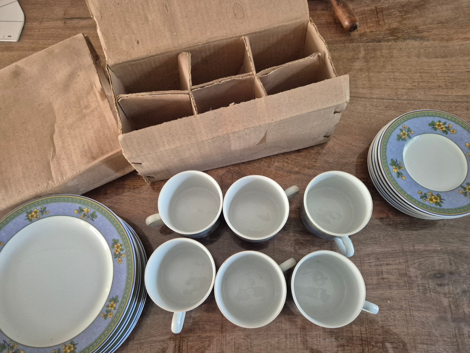 Vintage kop en schotel met gebakborden 6pers, Huis en Inrichting, Keuken | Servies, Ophalen of Verzenden, Nieuw, Overige stijlen