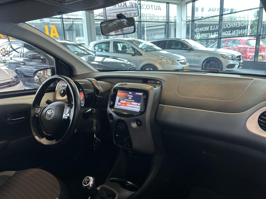 Toyota Aygo 1.0 VVT-i x-play limited Sport | Apple carplay |, Voorwielaandrijving, Stof, Gebruikt, Met garantie (alle)