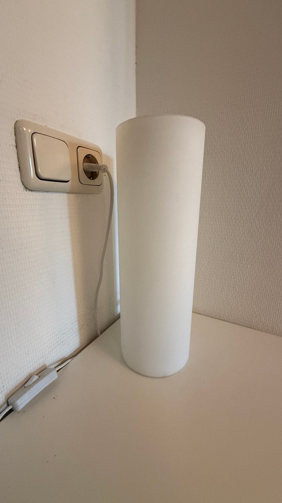 Moderne glazen tafellamp - Hoogte 35cm, Diameter 12cm, Ophalen, Gebruikt, E14 (klein), Wit