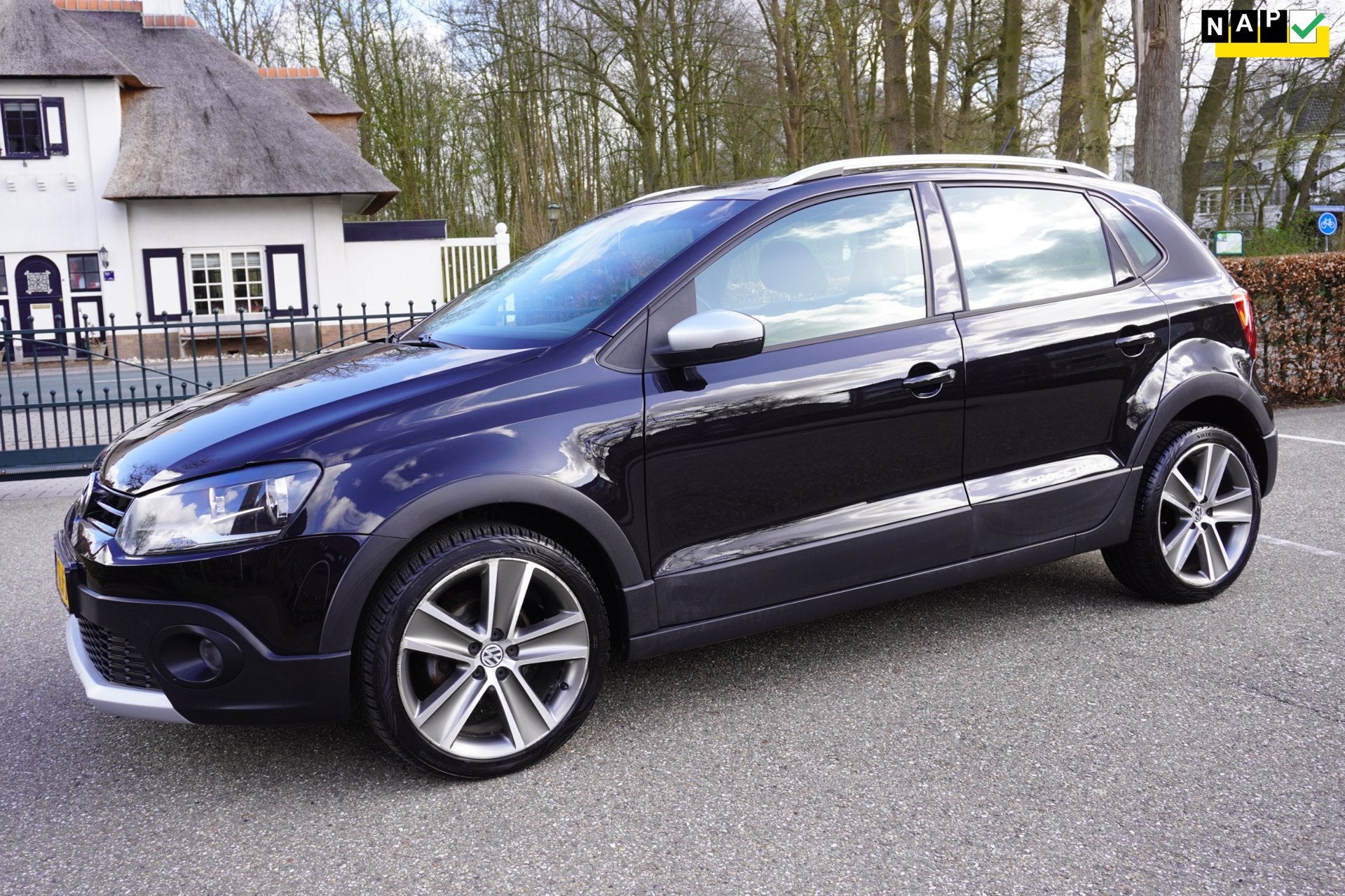 Volkswagen Polo 1.2 TSI Cross Automaat Clima Cruise Pdc, Auto's, Euro 5, Zwart, Origineel Nederlands, 1076 kg