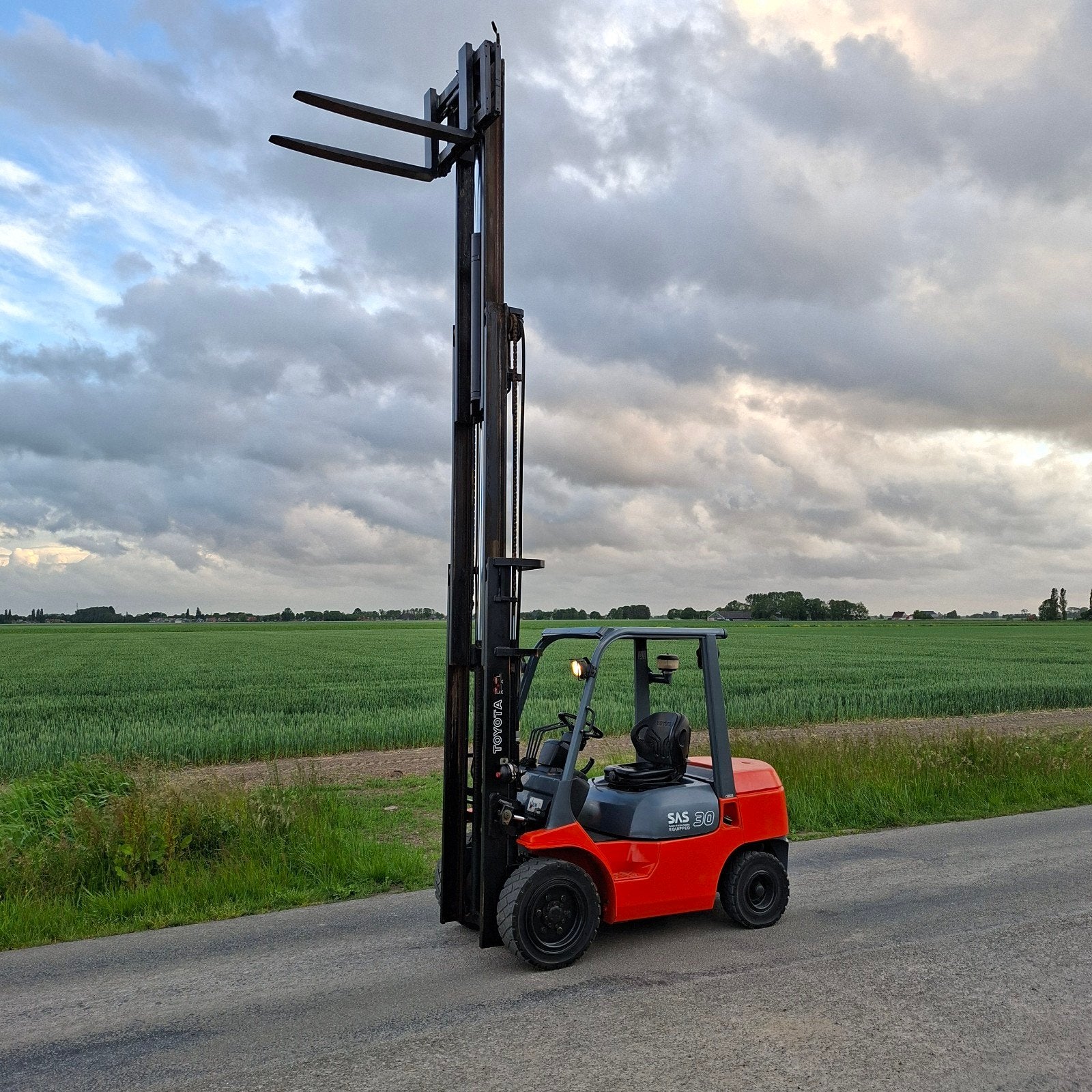 Te koop zeer nette Toyota 3 ton diesel triplomast sideshift, 3000 tot 4000 kg, Diesel, Linde Toyota Hyster Komatsu Nissan jungheinrich Still Prins