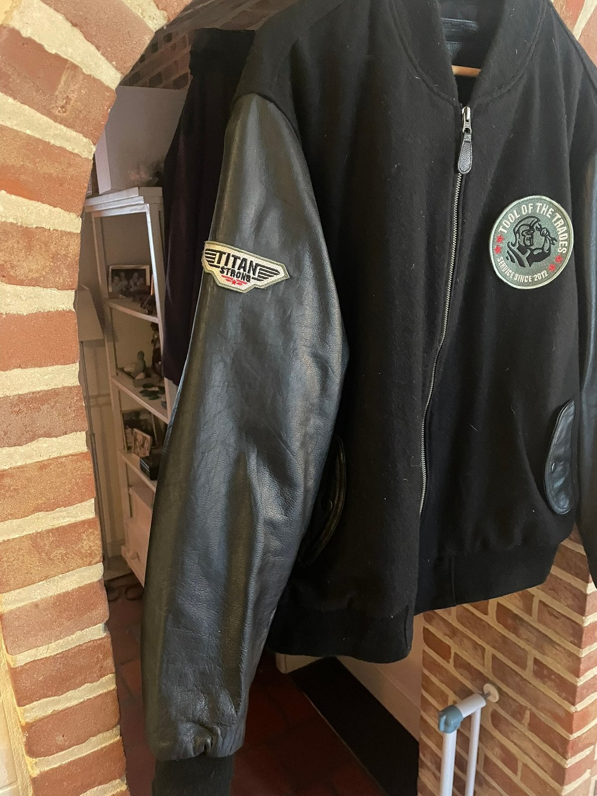 Varsity maat XL echt lederen mouwen, Ophalen of Verzenden, Maat 56/58 (XL), Zwart
