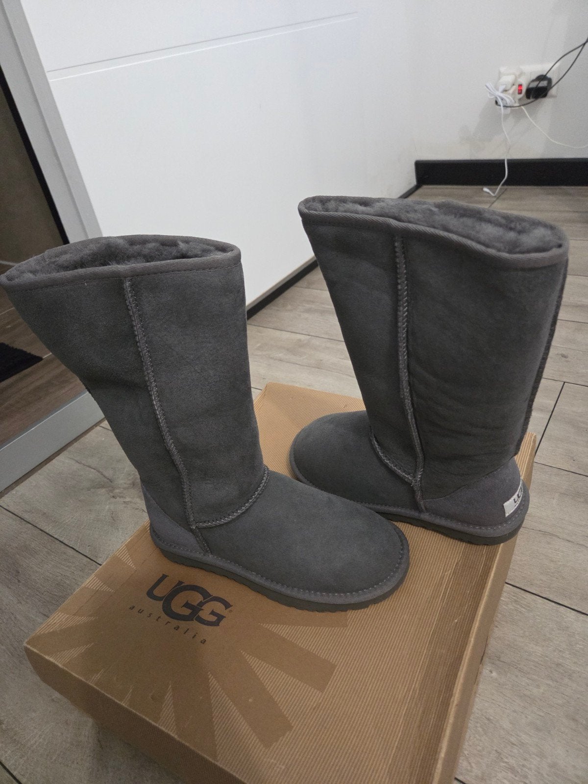 UGG Classic Tall Laarzen - Grijs - Maat 36, Hoge laarzen, UGG, Nieuw, Ophalen of Verzenden