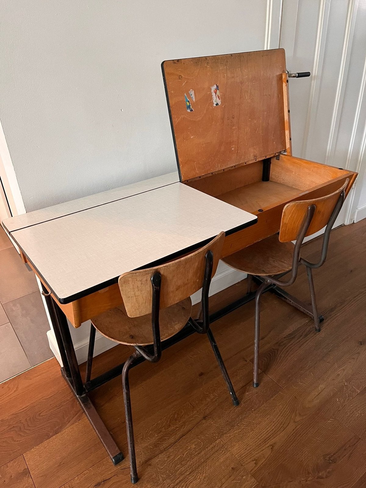 Vintage kinderbureau met 2 stoelen - Jaren '50/'60, Antiek en Kunst, Ophalen