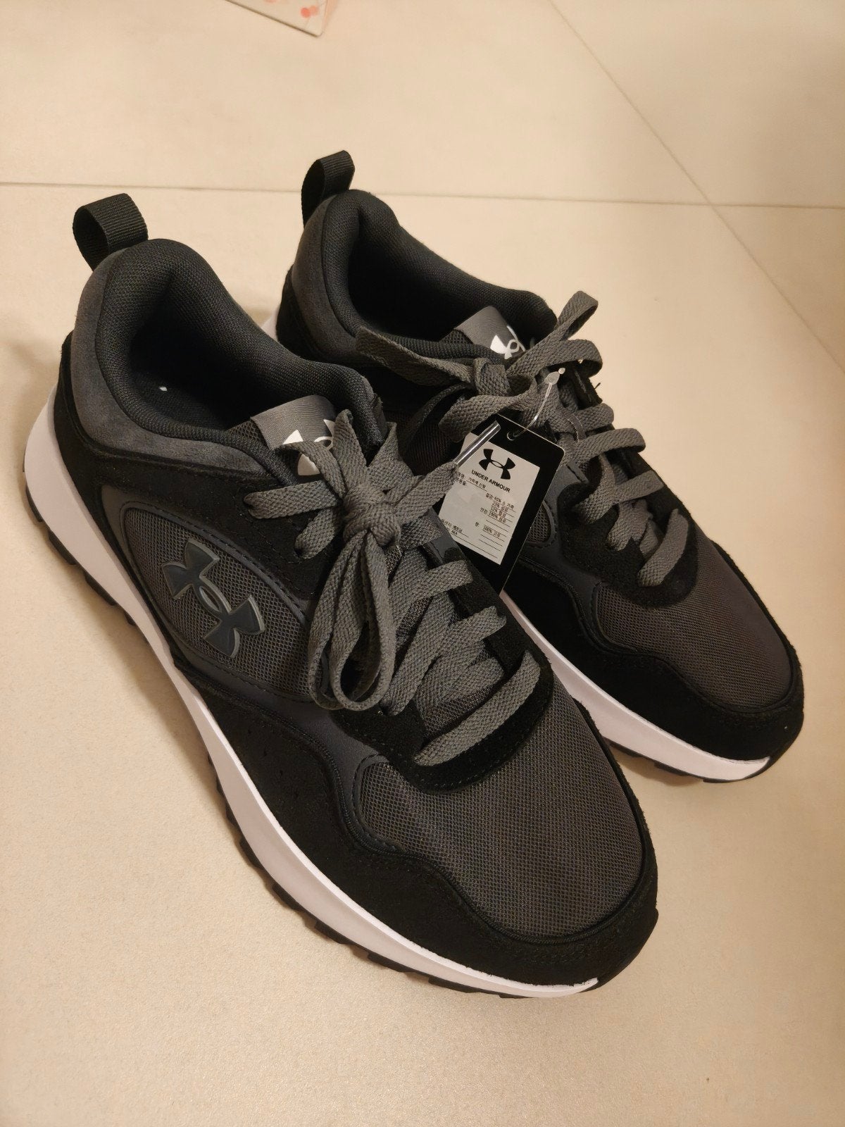 Under Armour Essential Runner Sneakers Heren Maat 42.5 NIEUW, Ophalen of Verzenden, Zo goed als nieuw, Zwart