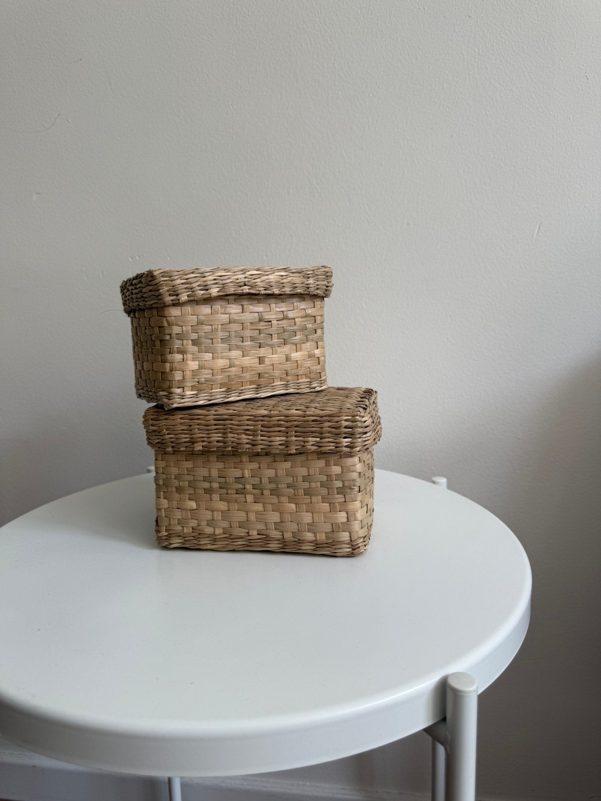Mandjes, Huis en Inrichting, Woonaccessoires | Krantenbakken en Lectuurbakken, Ophalen of Verzenden, Zo goed als nieuw