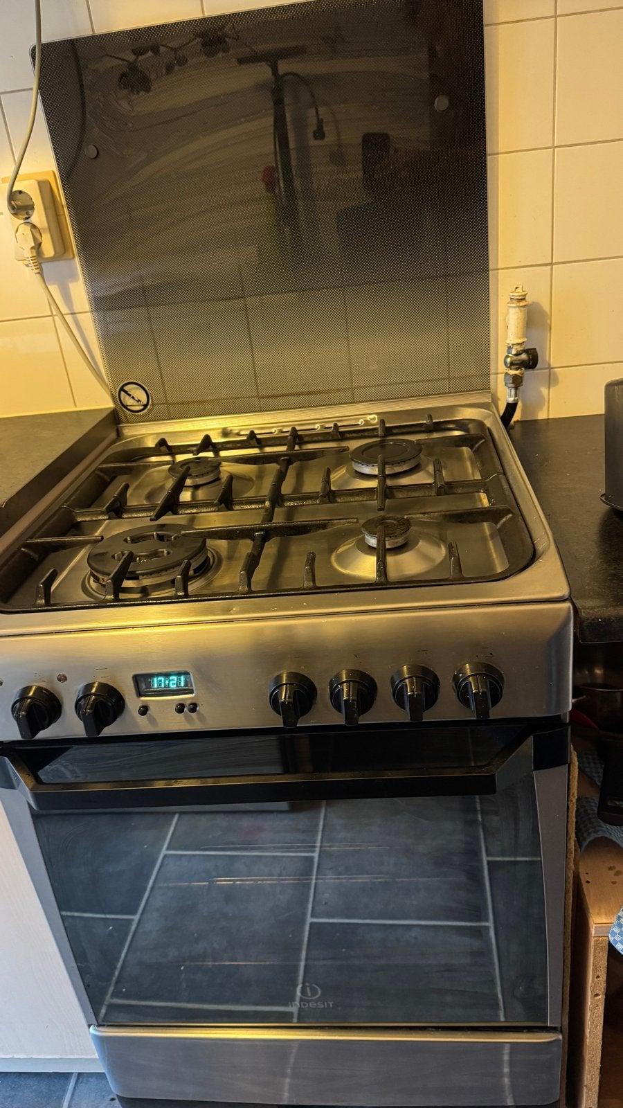 Indesit Vrijstaand Gasfornuis met Oven - Goede Staat, Witgoed en Apparatuur, Ophalen, Gebruikt, 4 kookzones, Gas