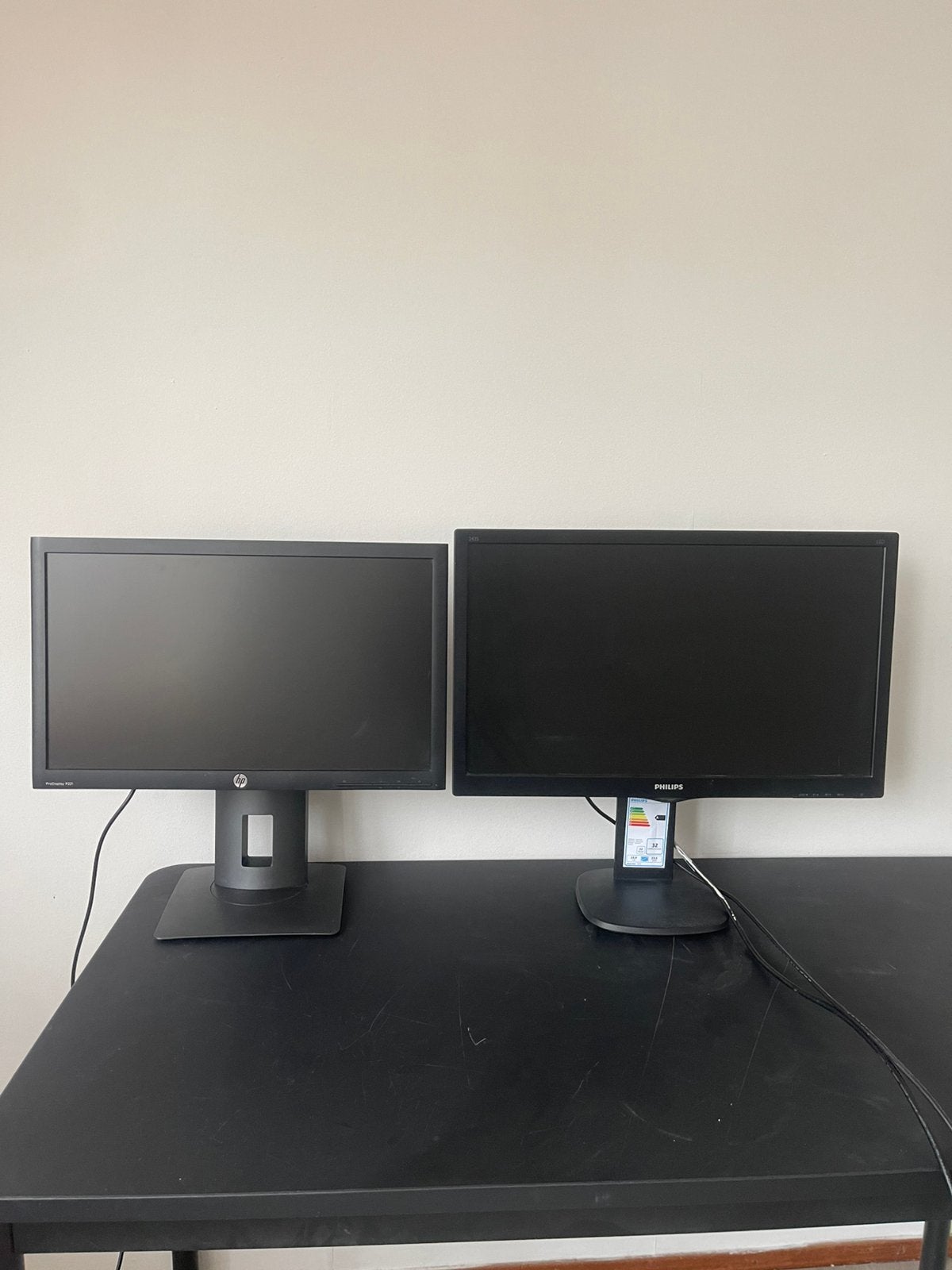 Set van 2 Monitoren: Philips 24" (243S) & HP 21,5" (P221), Ophalen, IPS, In hoogte verstelbaar, Full HD