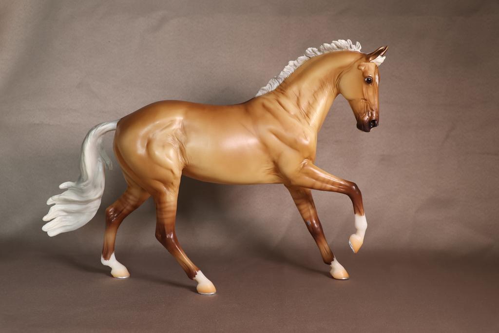 Breyer Miss Independent breyerfest 2024, Ophalen of Verzenden, Zo goed als nieuw, Paard, Beeldje of Figuurtje