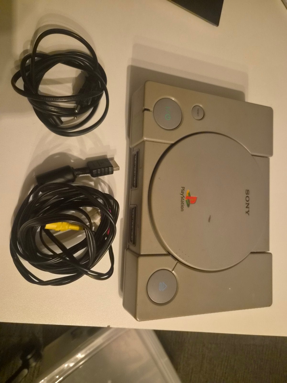 Omgebouwde PlayStation, Spelcomputers en Games, Ophalen of Verzenden, Gebruikt, Zonder controller, Met games